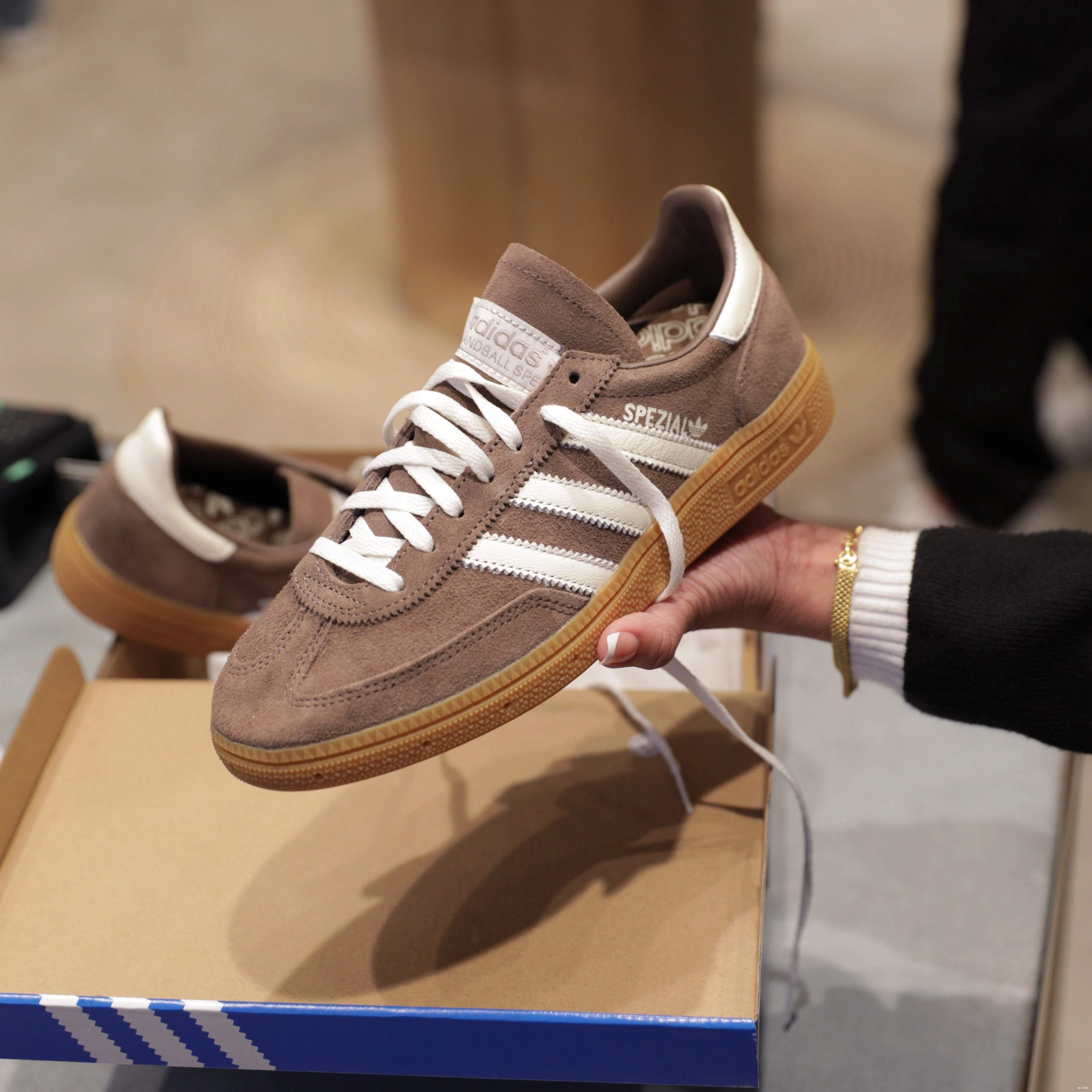 Strata Gum adidas Spezial Handball W Earth 0717